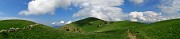 46 Panoramica sugli estesi dossi prativi del Linzone